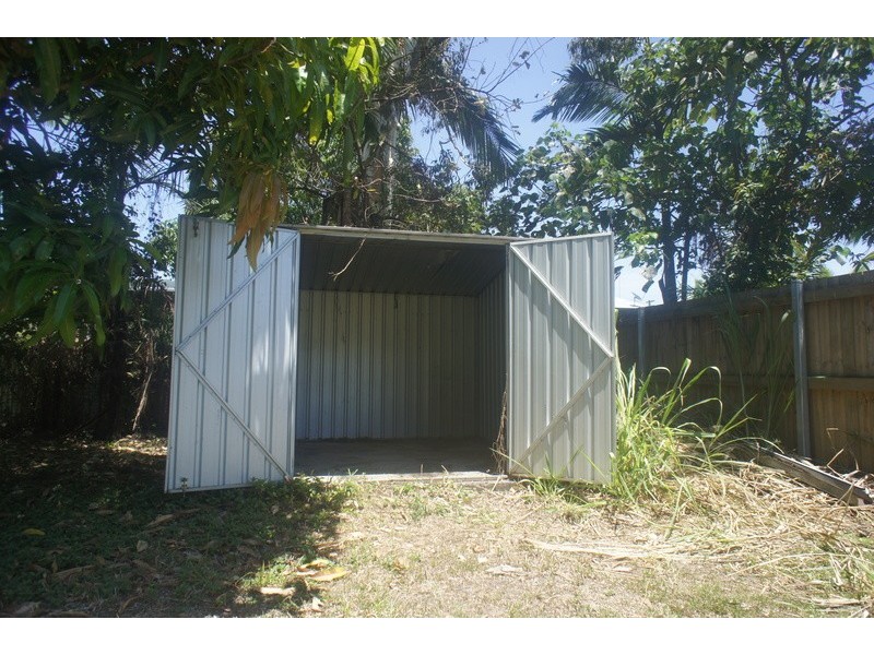 9 PEASE ST, Manoora QLD 4870