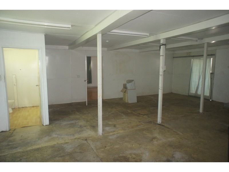 9 PEASE ST, Manoora QLD 4870