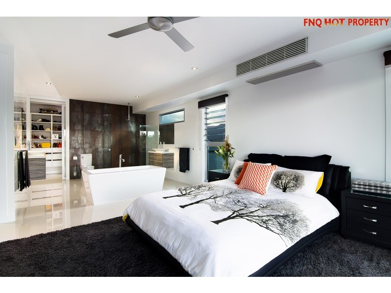 6 RAGAMUFFIN QY, Trinity Park QLD 4879