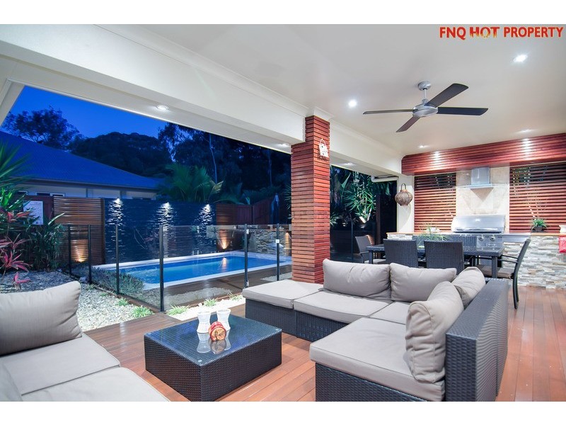 33  Muller St, Palm Cove QLD 4879
