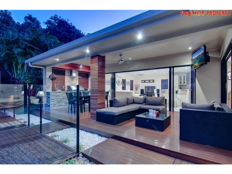 33  Muller St, Palm Cove QLD 4879