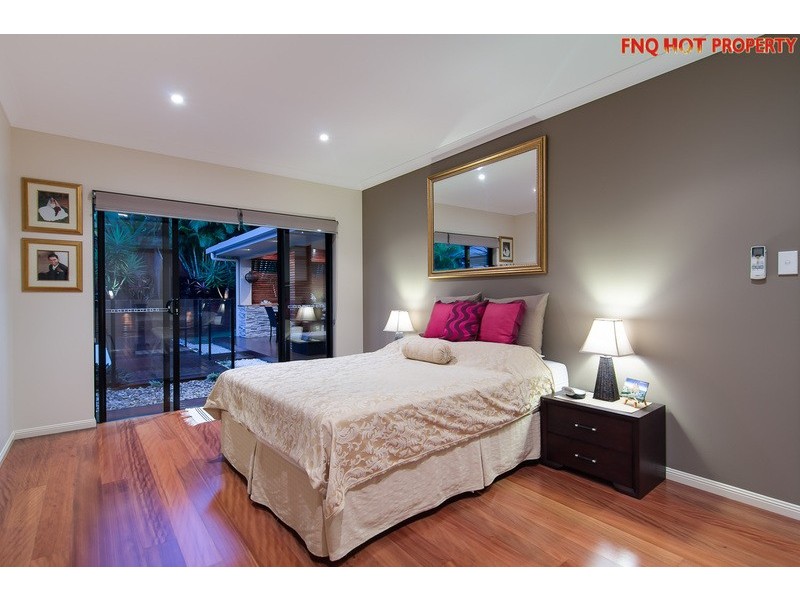 33  Muller St, Palm Cove QLD 4879