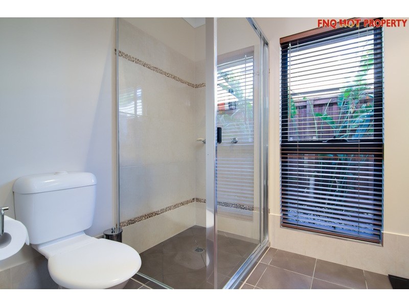 33  Muller St, Palm Cove QLD 4879