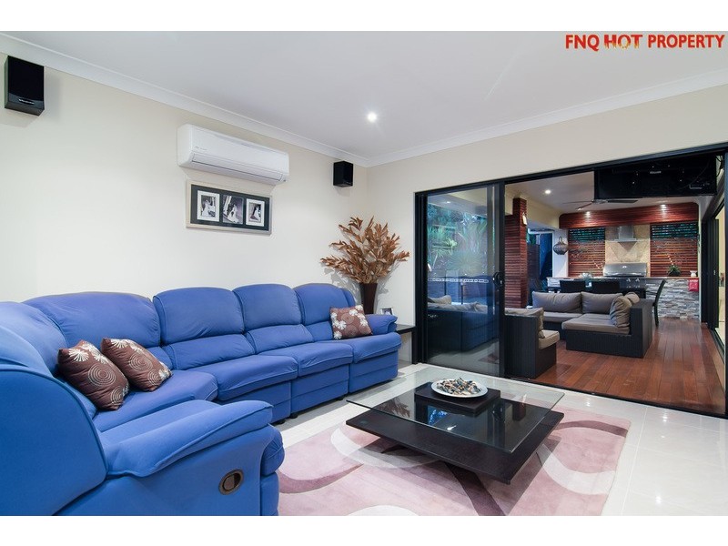 33  Muller St, Palm Cove QLD 4879
