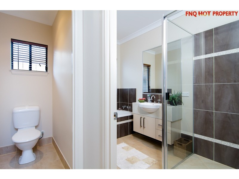 33  Muller St, Palm Cove QLD 4879