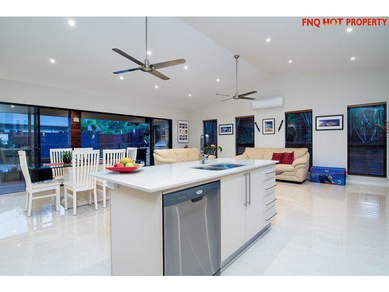33  Muller St, Palm Cove QLD 4879