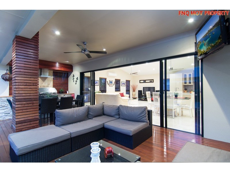 33  Muller St, Palm Cove QLD 4879