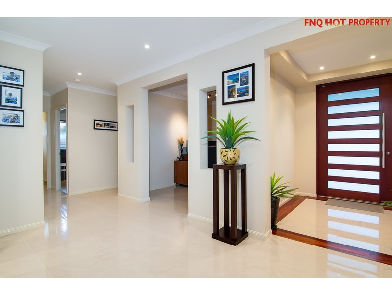 33  Muller St, Palm Cove QLD 4879