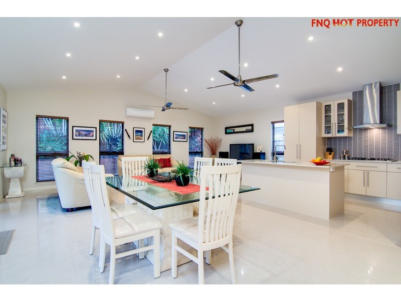 33  Muller St, Palm Cove QLD 4879