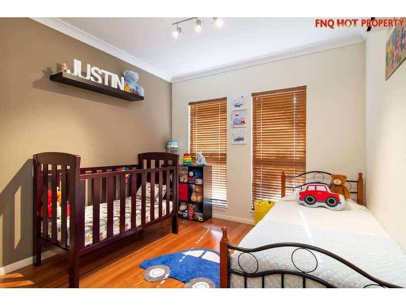 33  Muller St, Palm Cove QLD 4879