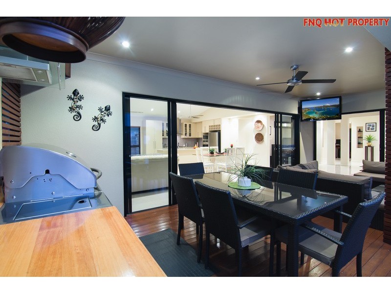 33  Muller St, Palm Cove QLD 4879