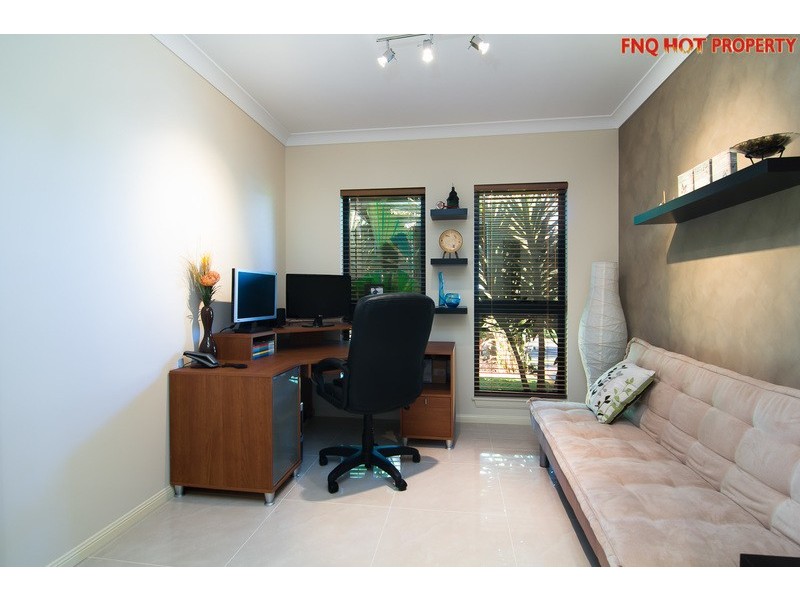 33  Muller St, Palm Cove QLD 4879