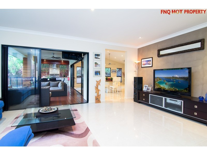 33  Muller St, Palm Cove QLD 4879