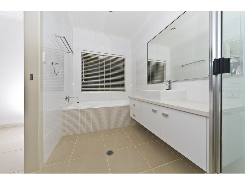 1/60 Harbour Dr, Trinity Park QLD 4879