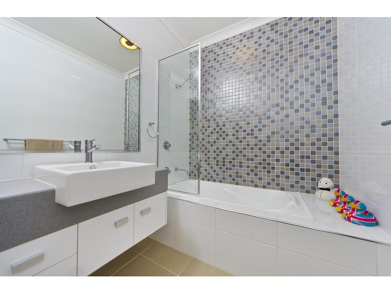 1/60 Harbour Dr, Trinity Park QLD 4879