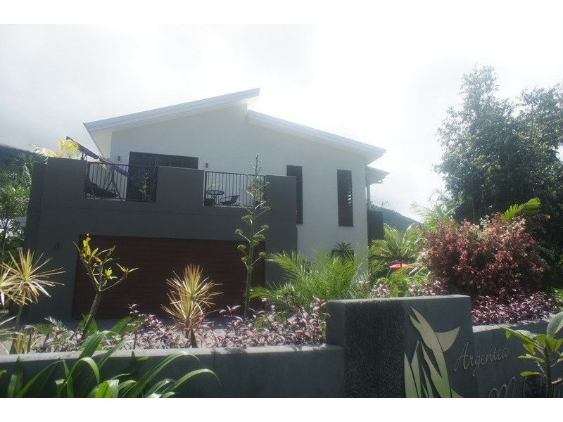 2 Lillian Road, Palm Cove QLD 4879