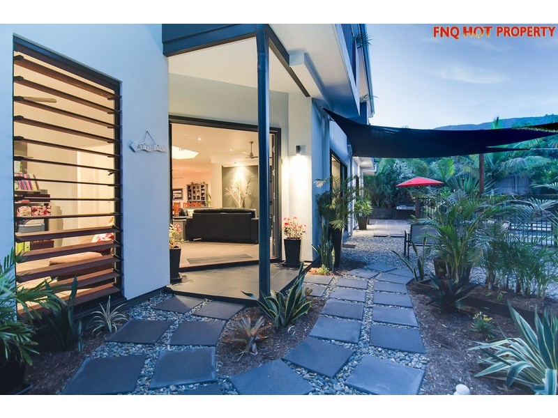 2 Lillian Road, Palm Cove QLD 4879
