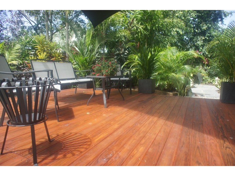 2 Lillian Road, Palm Cove QLD 4879