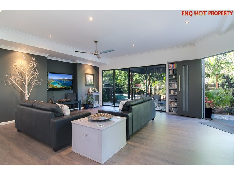 2 Lillian Road, Palm Cove QLD 4879