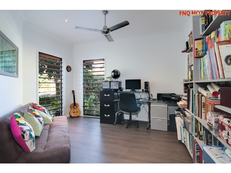 2 Lillian Road, Palm Cove QLD 4879