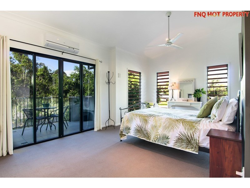 2 Lillian Road, Palm Cove QLD 4879