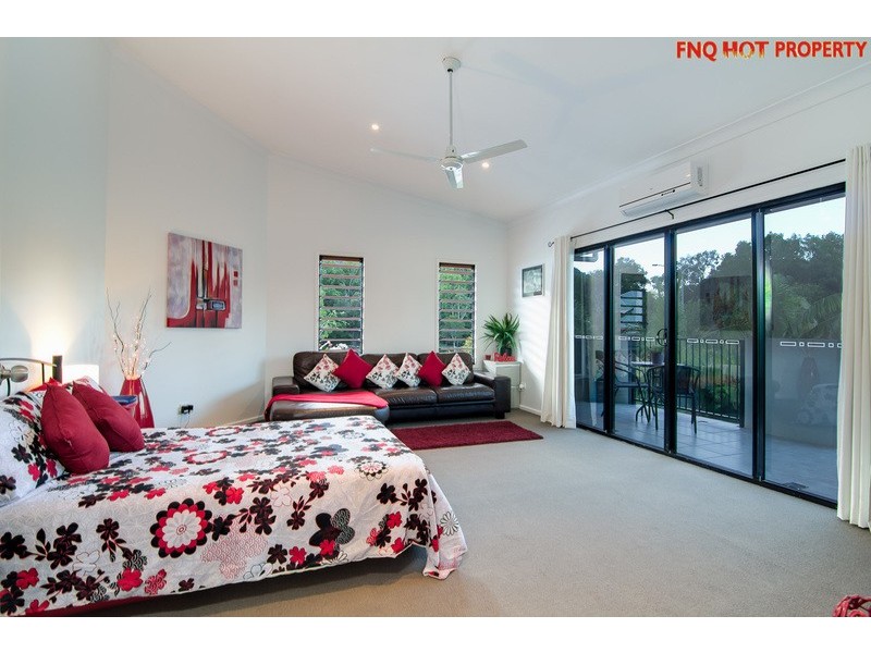 2 Lillian Road, Palm Cove QLD 4879