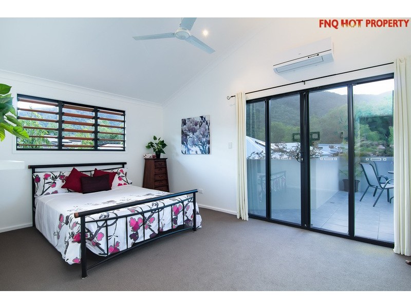 2 Lillian Road, Palm Cove QLD 4879