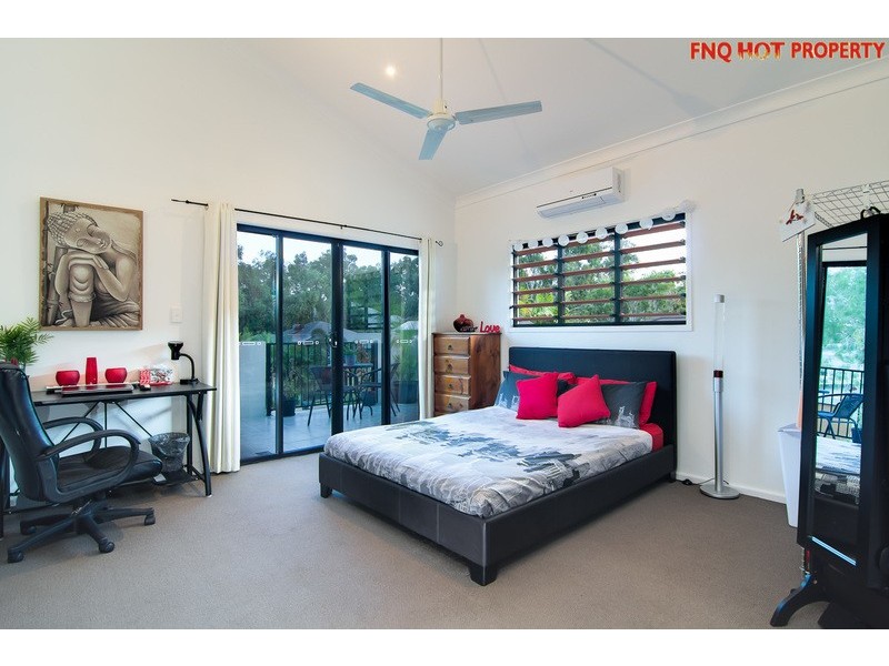 2 Lillian Road, Palm Cove QLD 4879