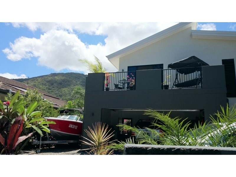 2 Lillian Road, Palm Cove QLD 4879