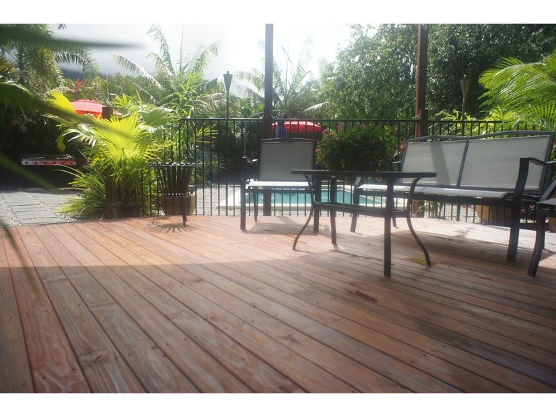 2 Lillian Road, Palm Cove QLD 4879