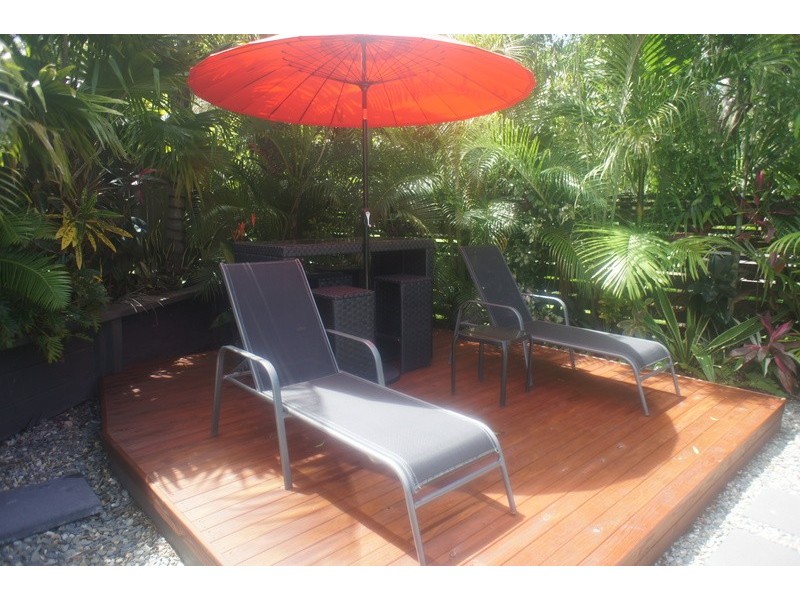 2 Lillian Road, Palm Cove QLD 4879
