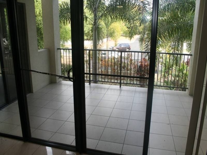 2/518 Varley Street, Yorkeys Knob QLD 4878