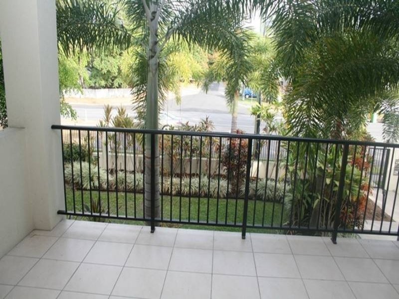 2/518 Varley Street, Yorkeys Knob QLD 4878