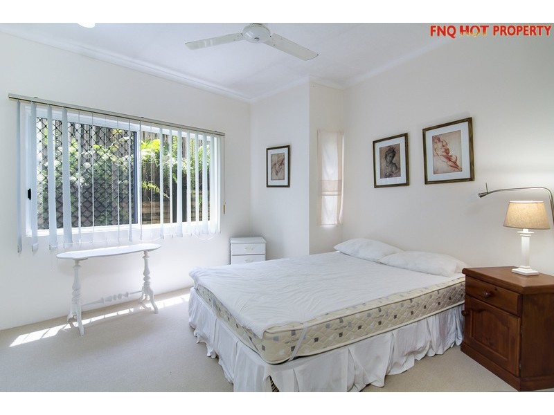 1/98-100 Moore Street, Trinity Beach QLD 4879