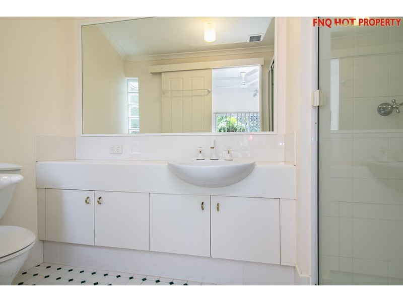 1/98-100 Moore Street, Trinity Beach QLD 4879