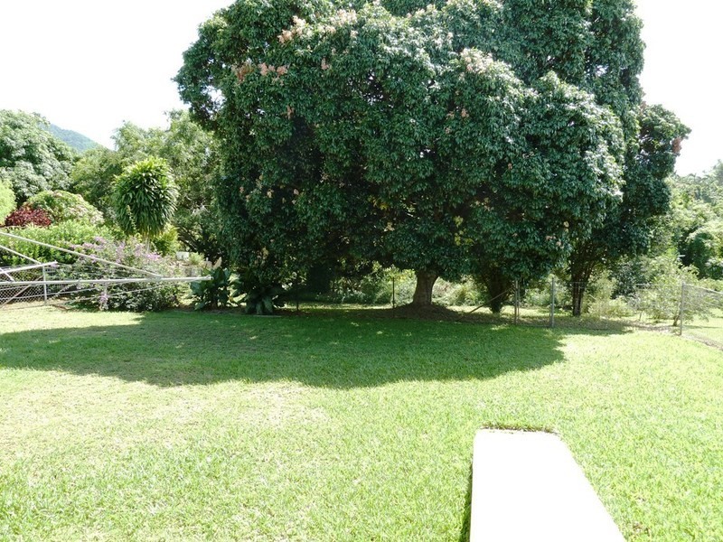 40  Karwin St, Bayview Heights QLD 4868