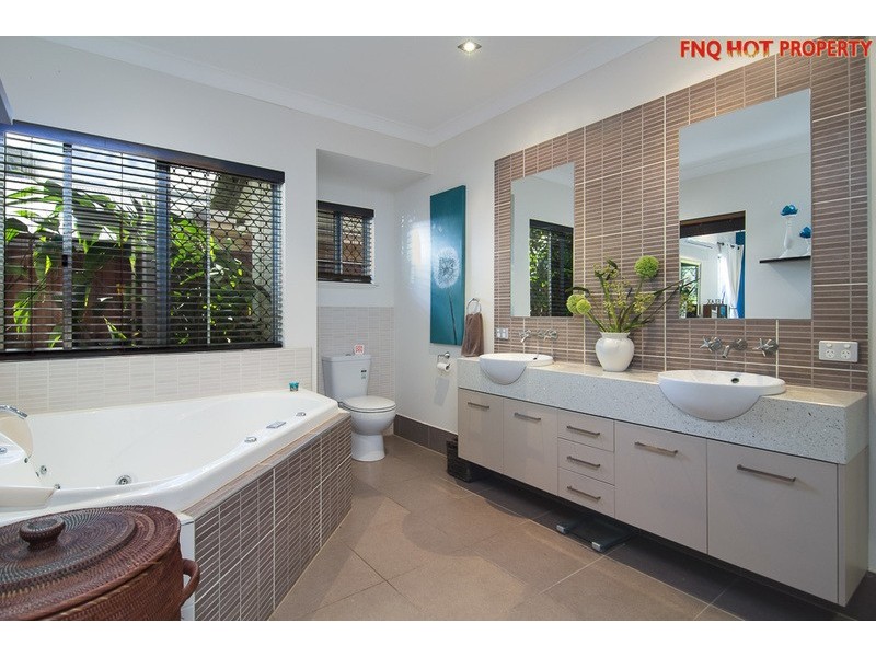 31 MULLER St, Palm Cove QLD 4879