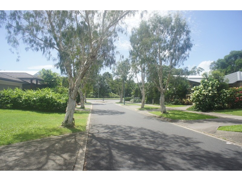 6 Lillian Road, Palm Cove QLD 4879