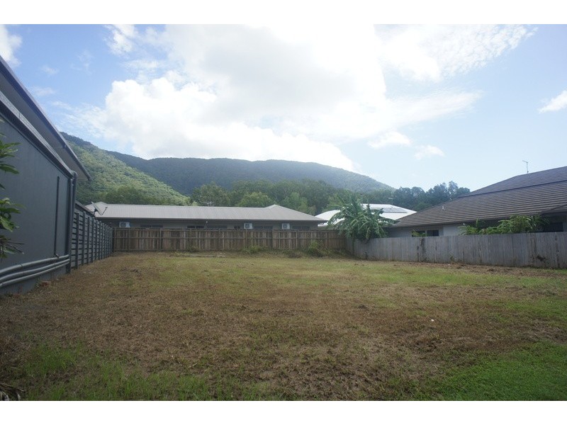 6 Lillian Road, Palm Cove QLD 4879