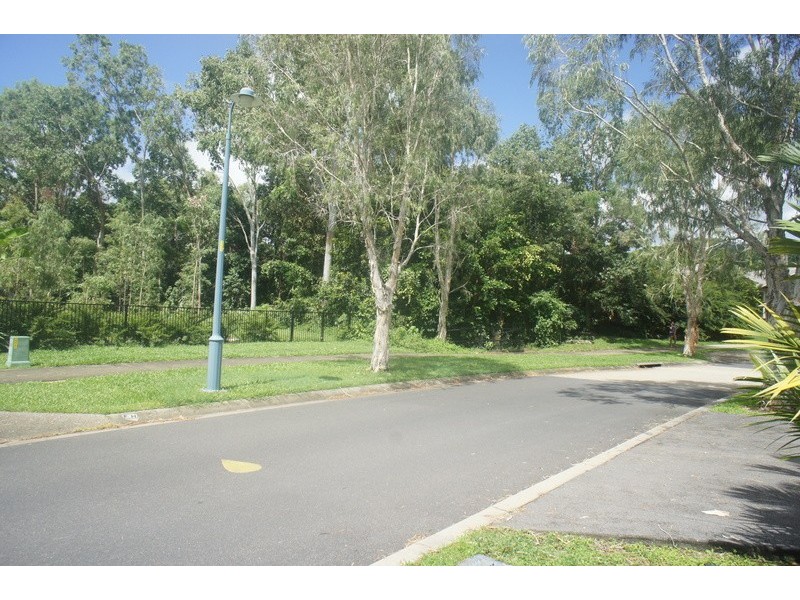 6 Lillian Road, Palm Cove QLD 4879