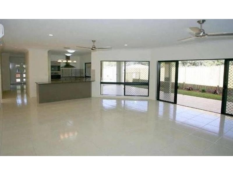 35 Aurelia Rd, Palm Cove QLD 4879