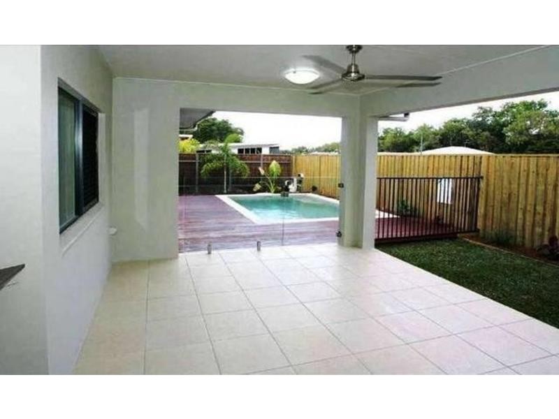 35 Aurelia Rd, Palm Cove QLD 4879