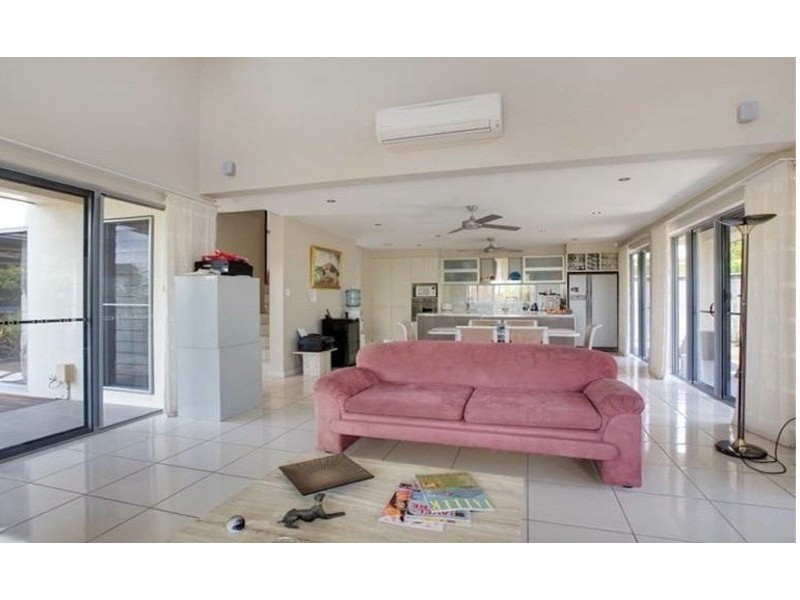 2 Rossmann Road, Smithfield QLD 4878