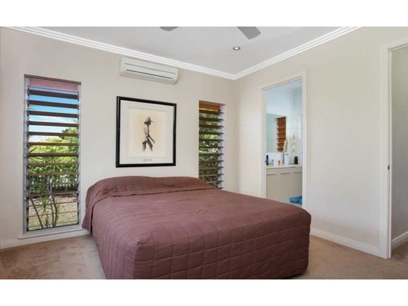 2 Rossmann Road, Smithfield QLD 4878