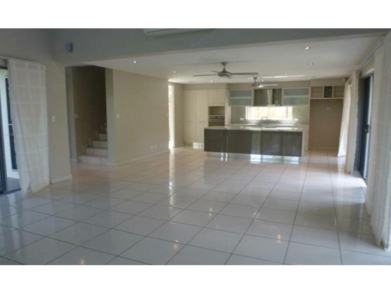 2 Rossmann Road, Smithfield QLD 4878