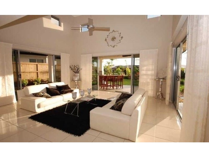 2 Rossmann Road, Smithfield QLD 4878