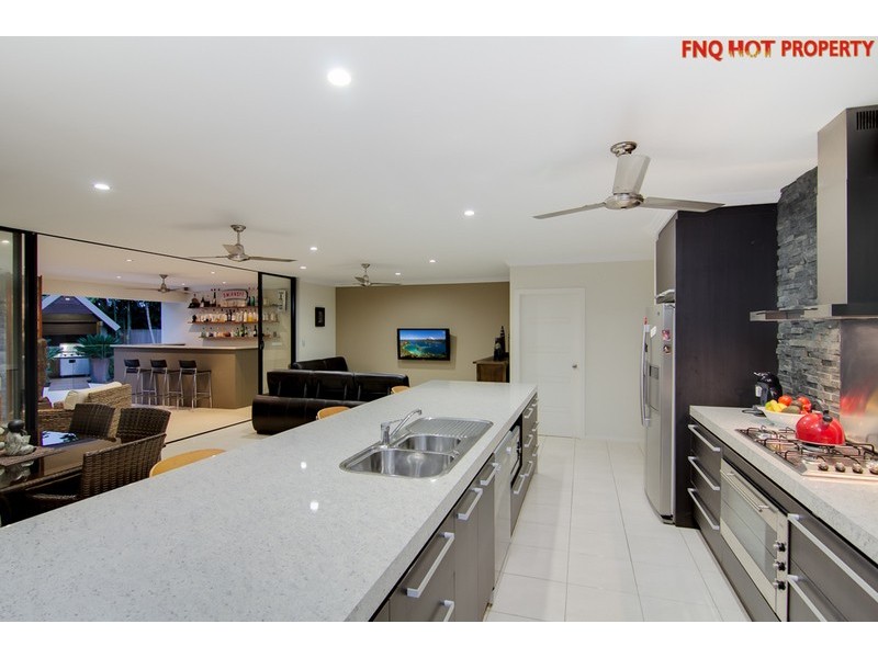 11 Cocus Cr, Palm Cove QLD 4879