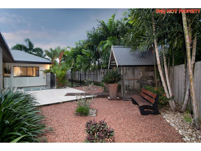 11 Cocus Cr, Palm Cove QLD 4879
