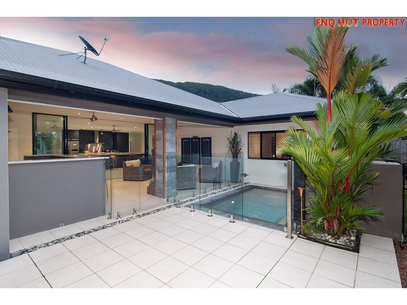 11 Cocus Cr, Palm Cove QLD 4879