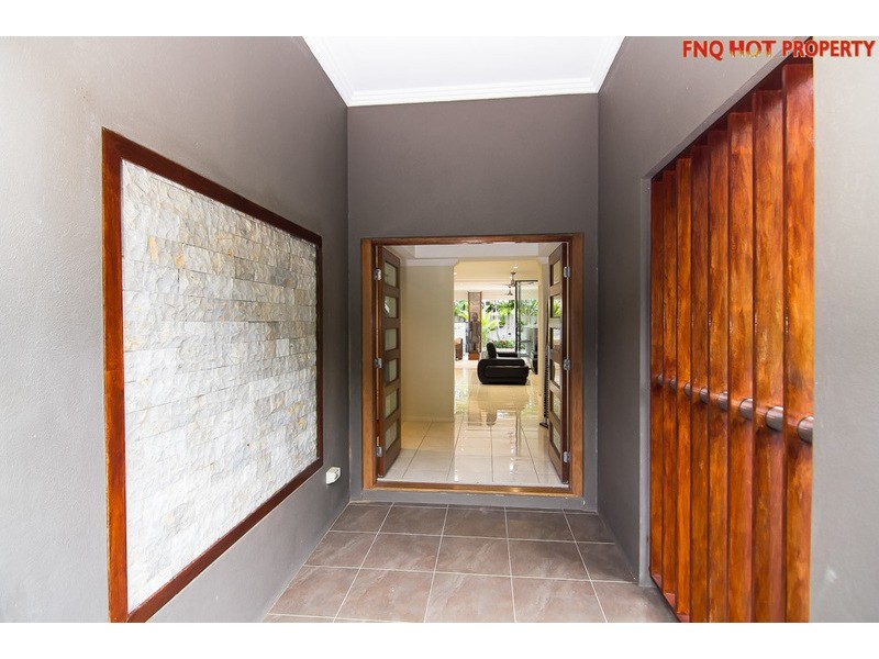 11 Cocus Cr, Palm Cove QLD 4879